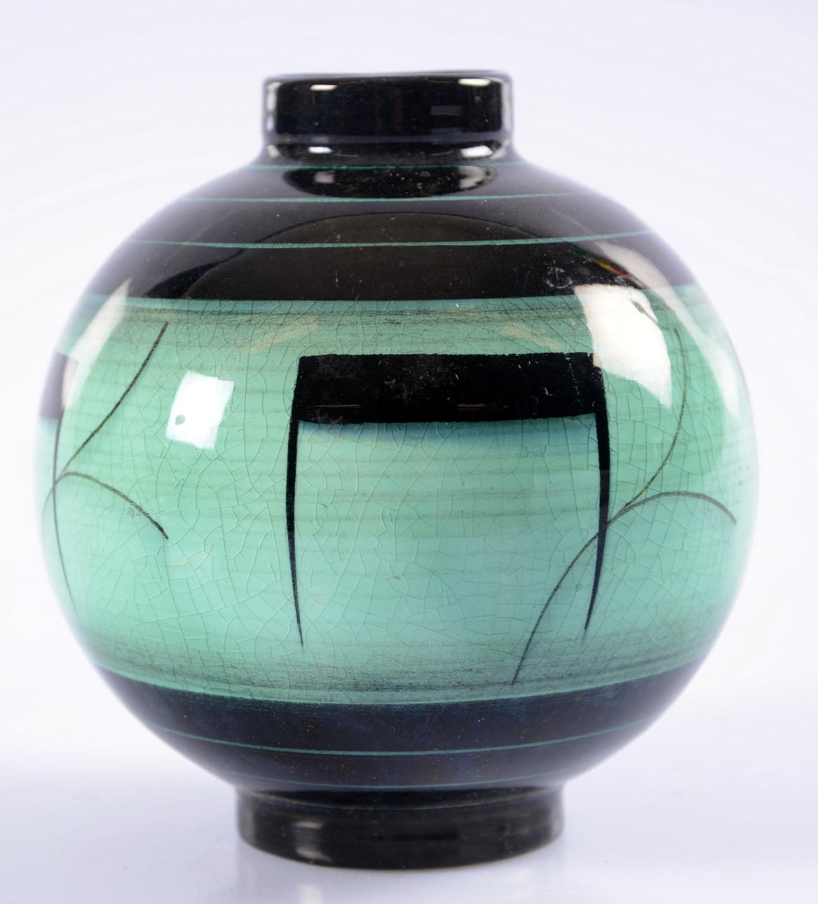 VAS, porslin, Rörstrand, dekorerad av Ilse Claesson.