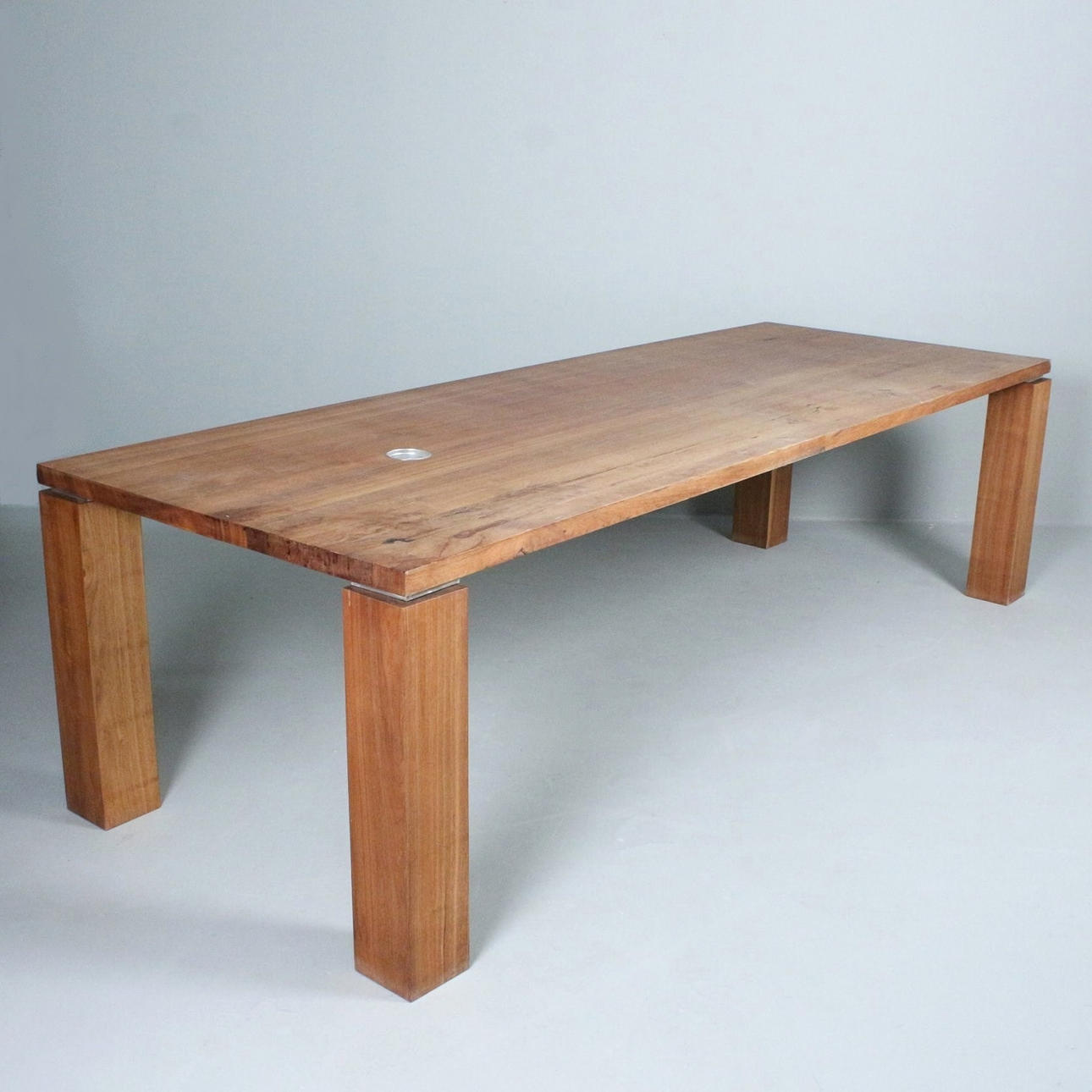 Stort konferencebord/spisebord.