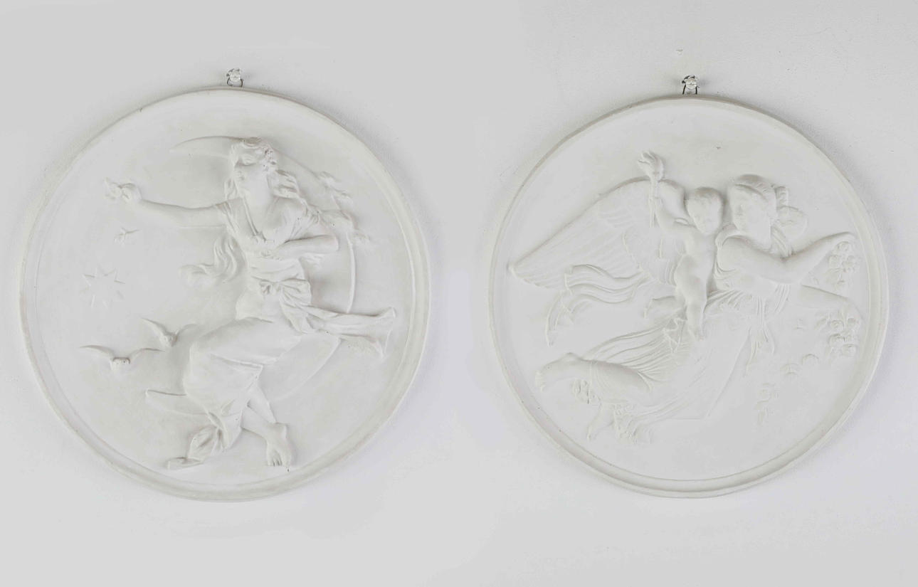 VÄGGRELIEFER, 2 st, gips, efter Bertel Thorvaldsen.