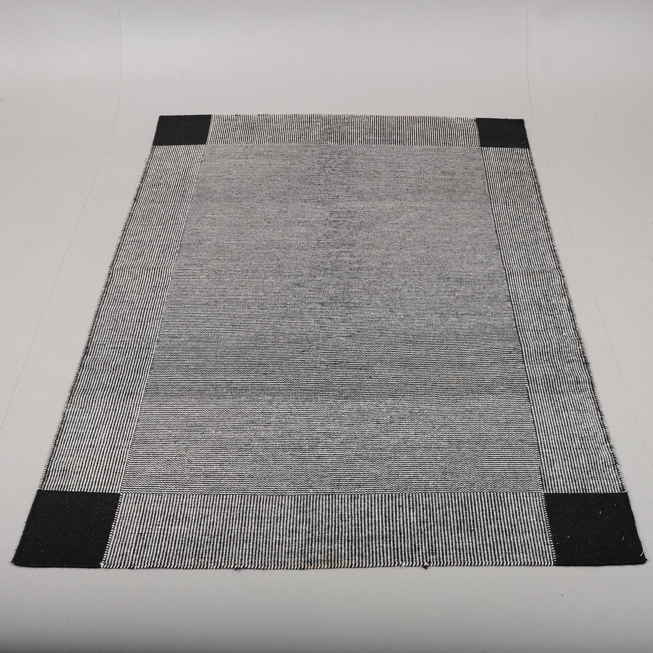 TEPPICH, Wolle, Maße 229 x 167 cm.