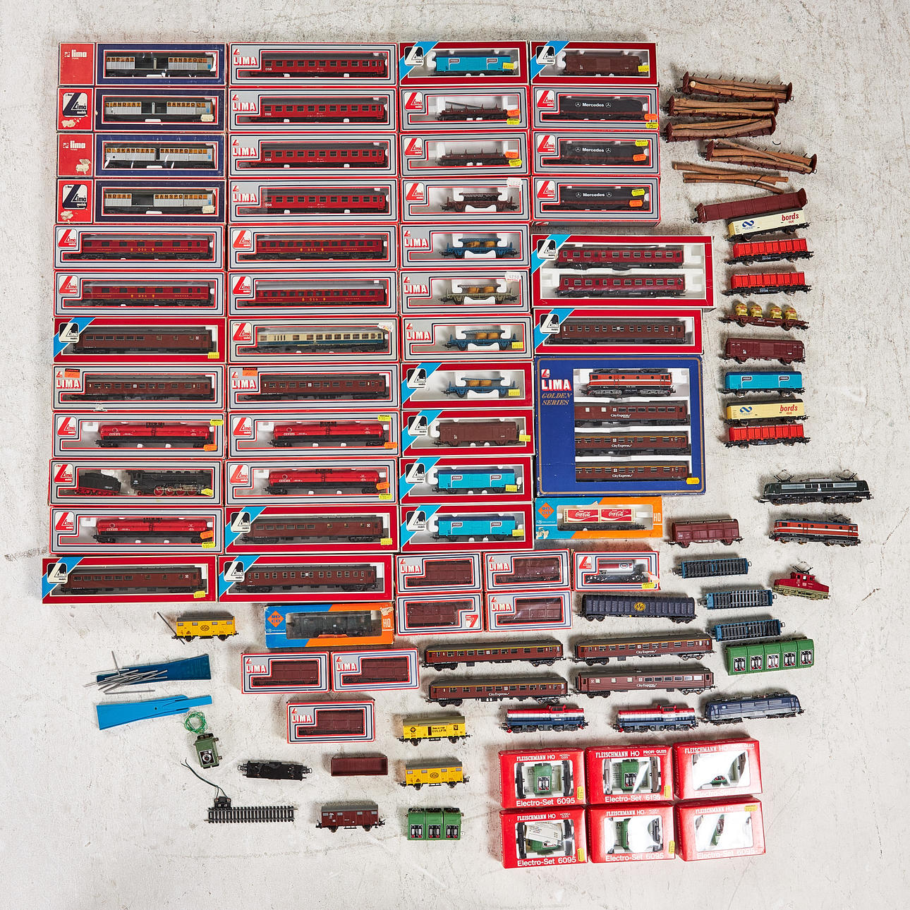 LIMA / FLEISCHMANN / ROCO. Large A Collection, model trains, wagons, transformers and lots of accessories, mostly in original box.