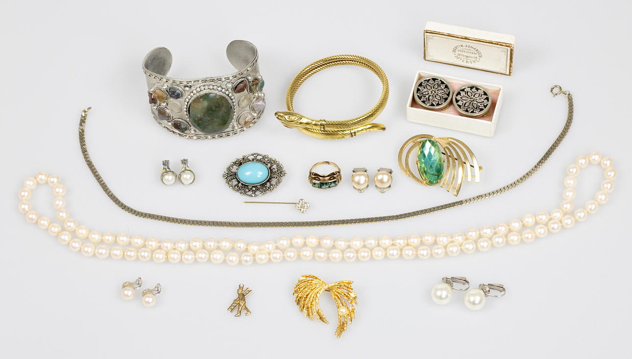 JEWELERY, various parts.