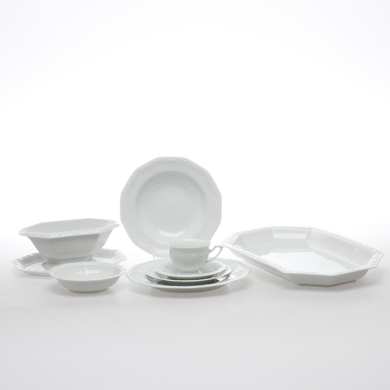 MAT- samt KAFFESERVISDELAR, 39 delar, porslin, Rosenthal.