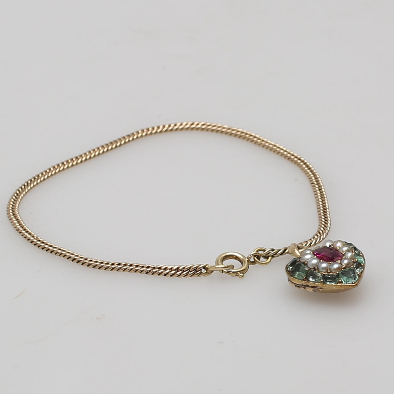 ARMBAND med berlock i form av hjärta i 18/14K gulguld.