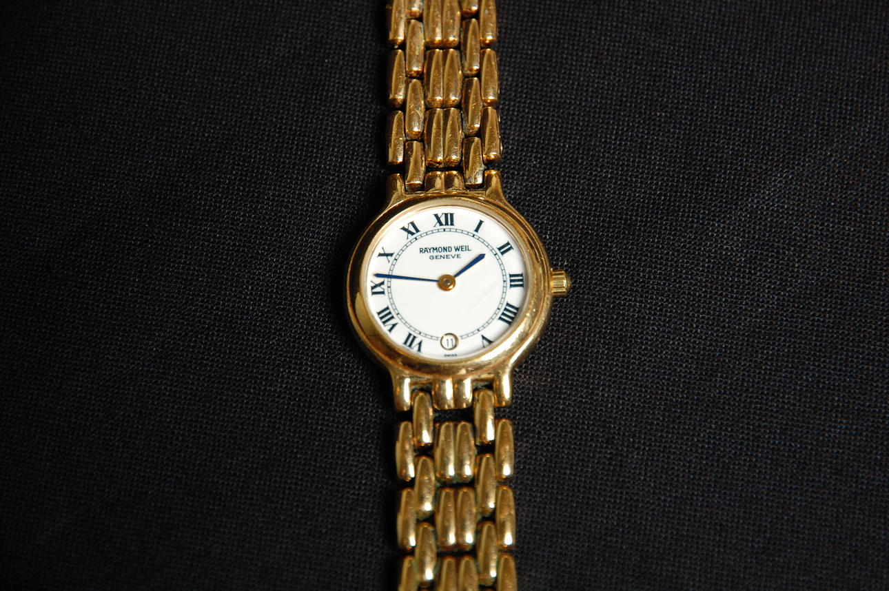 DAMARMBANDSUR," Raymond Weil " 18 K guldplättering.