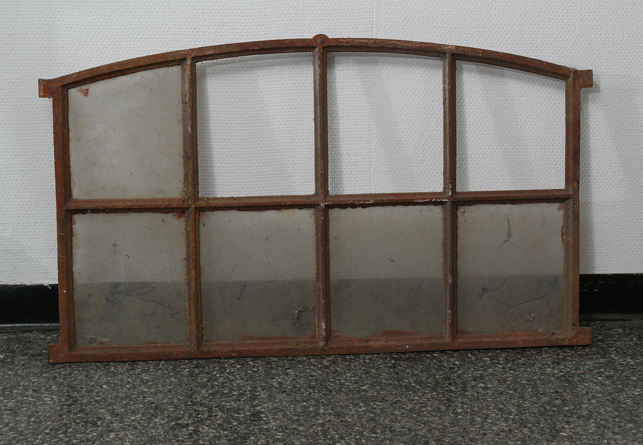 STALLFÖNSTER, metallram och glas, 3 stycken.