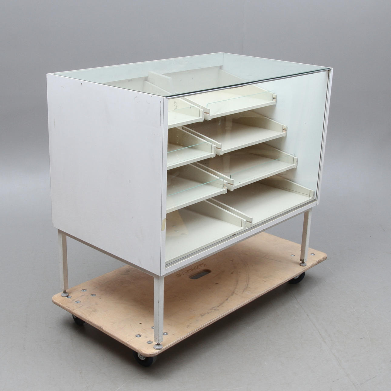 BUTIKSDISK / MONTER, 1900-talets andra hälft.