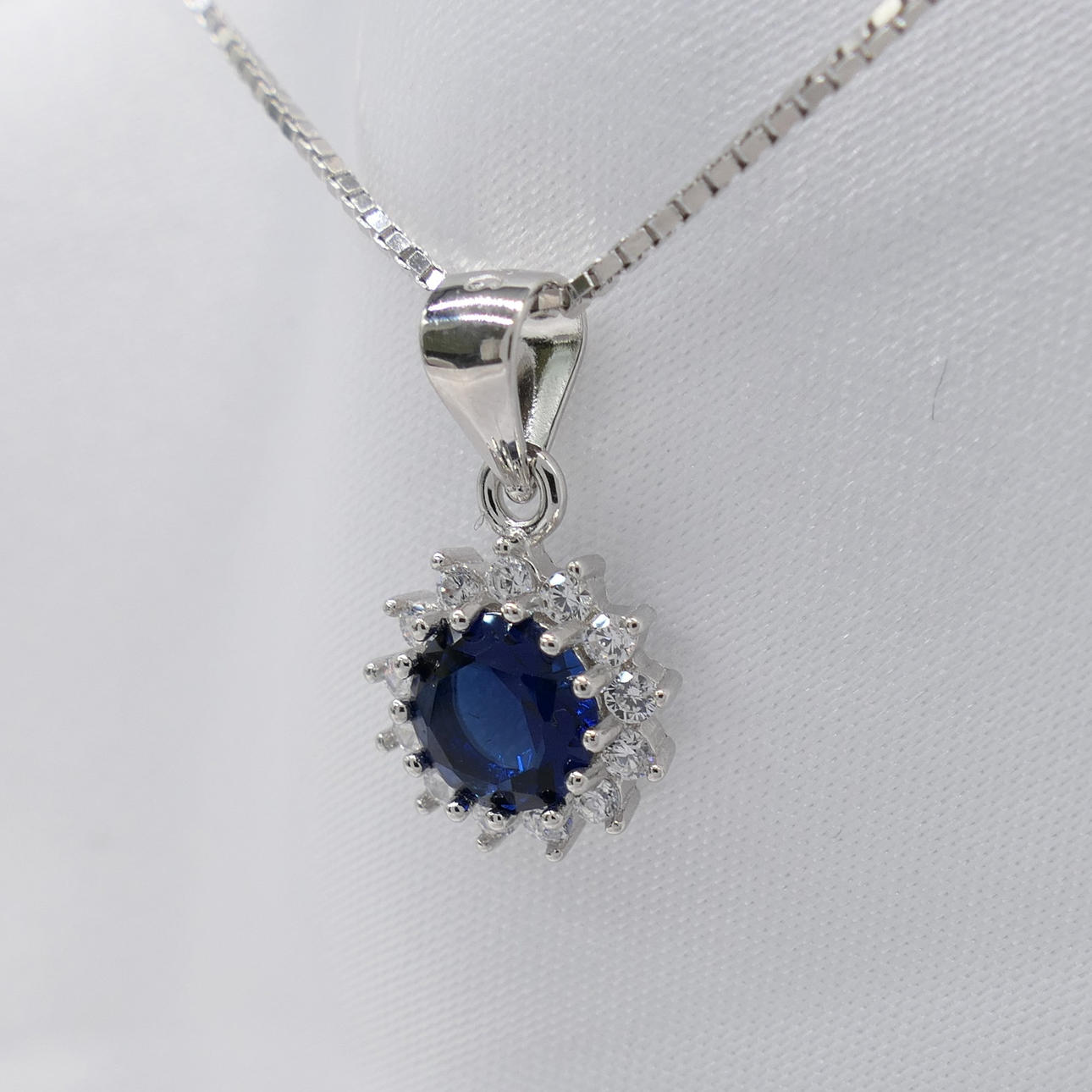 Collar halo GEMA AZUL.