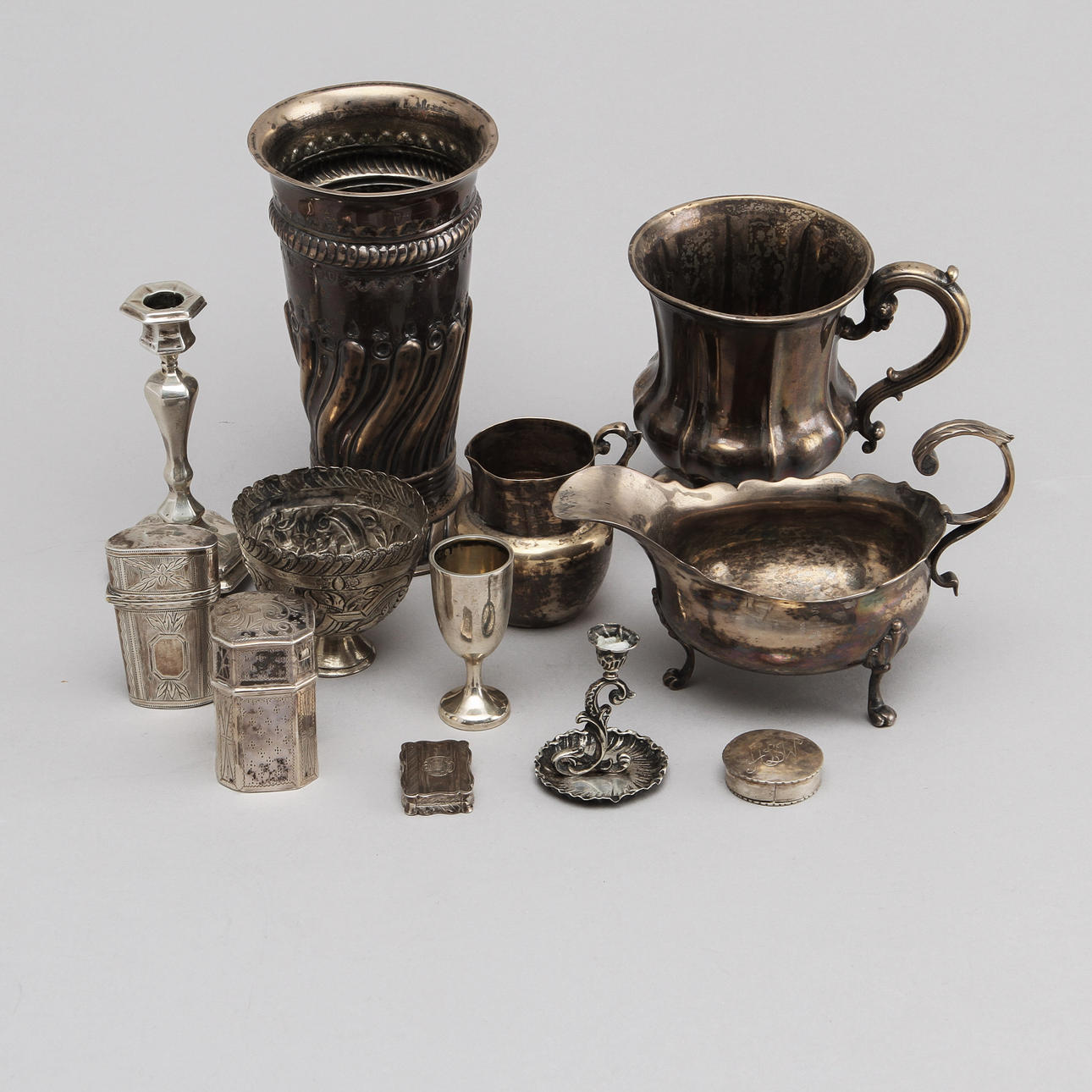 SILVERFÖREMÅL, 11 st. Total vikt 500 gram.