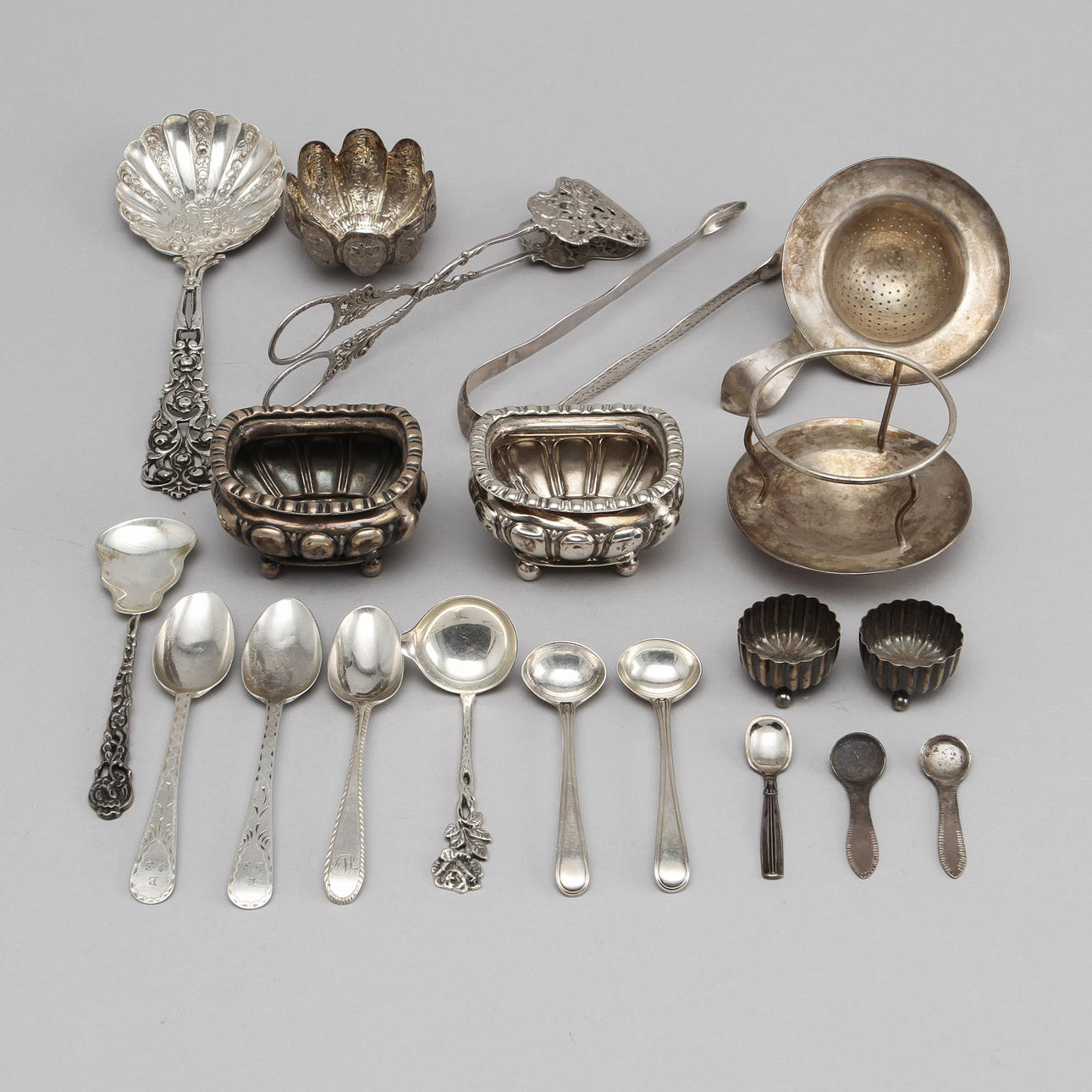 SILVERFÖREMÅL, 16 delar. Total vikt 470 gram.