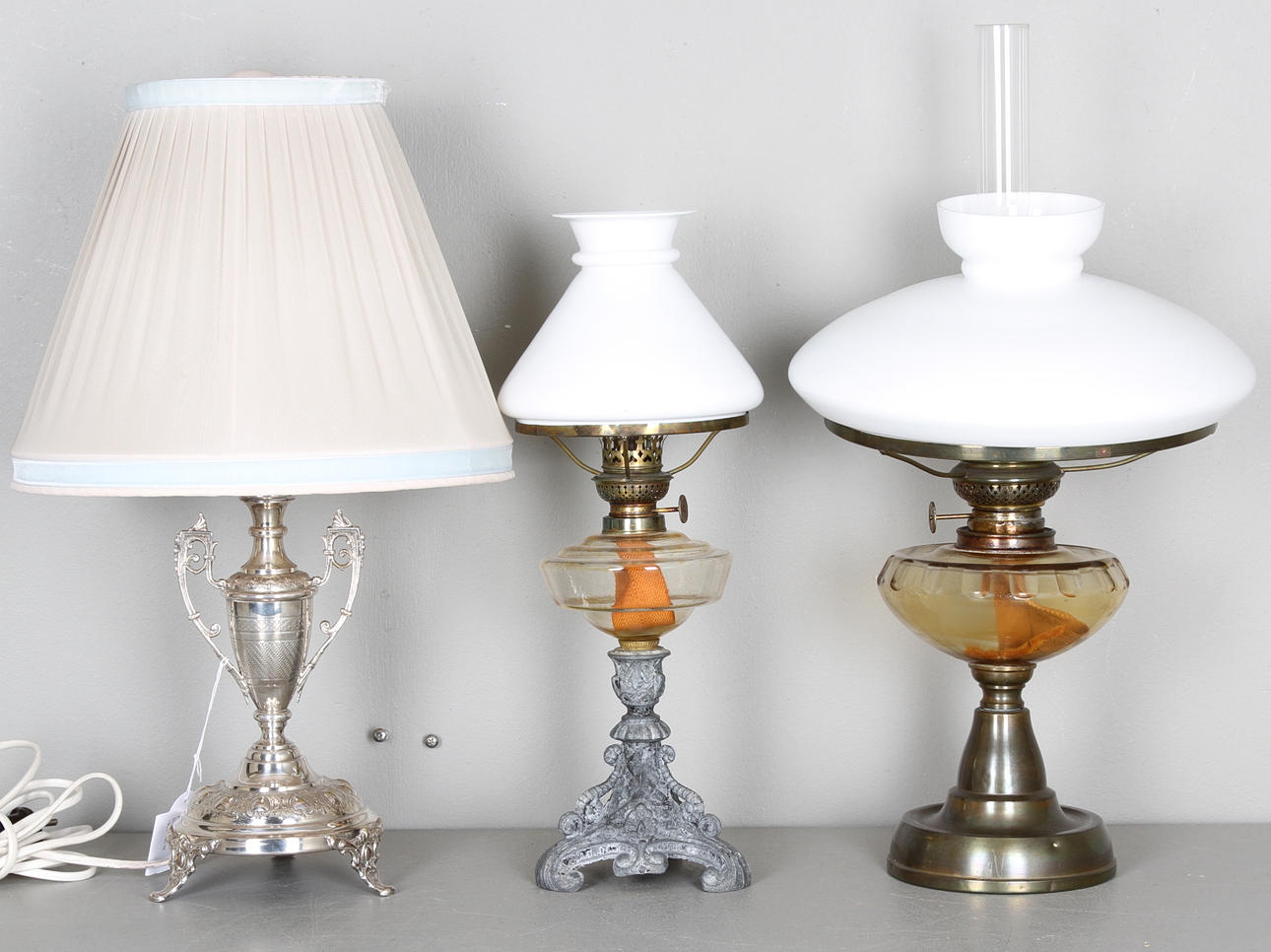 BORDSLAMPOR, 3 st, nysilver, fotogen, 1800/1900-tal.