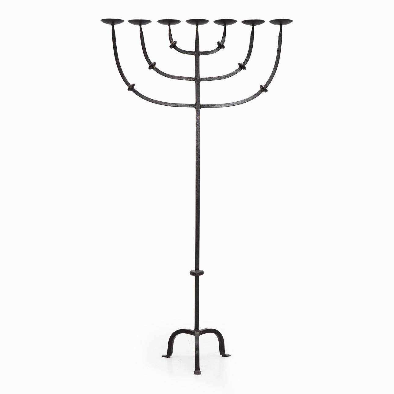 Ein schmiedeeiserner Bodenleuchter, Mitte des 20. Jahrhunderts.