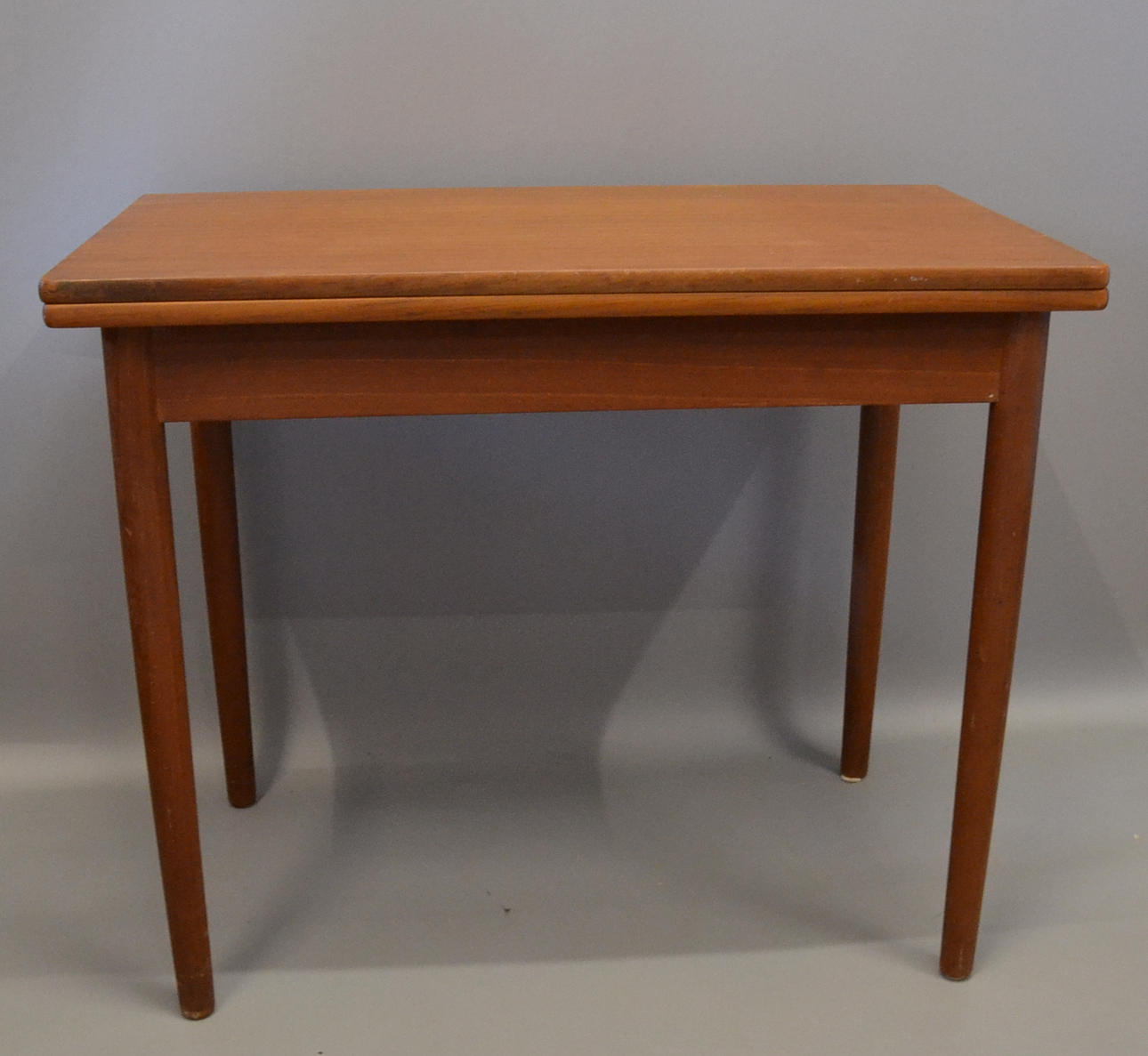 ANDREAS TUCK. TEAK BORD.