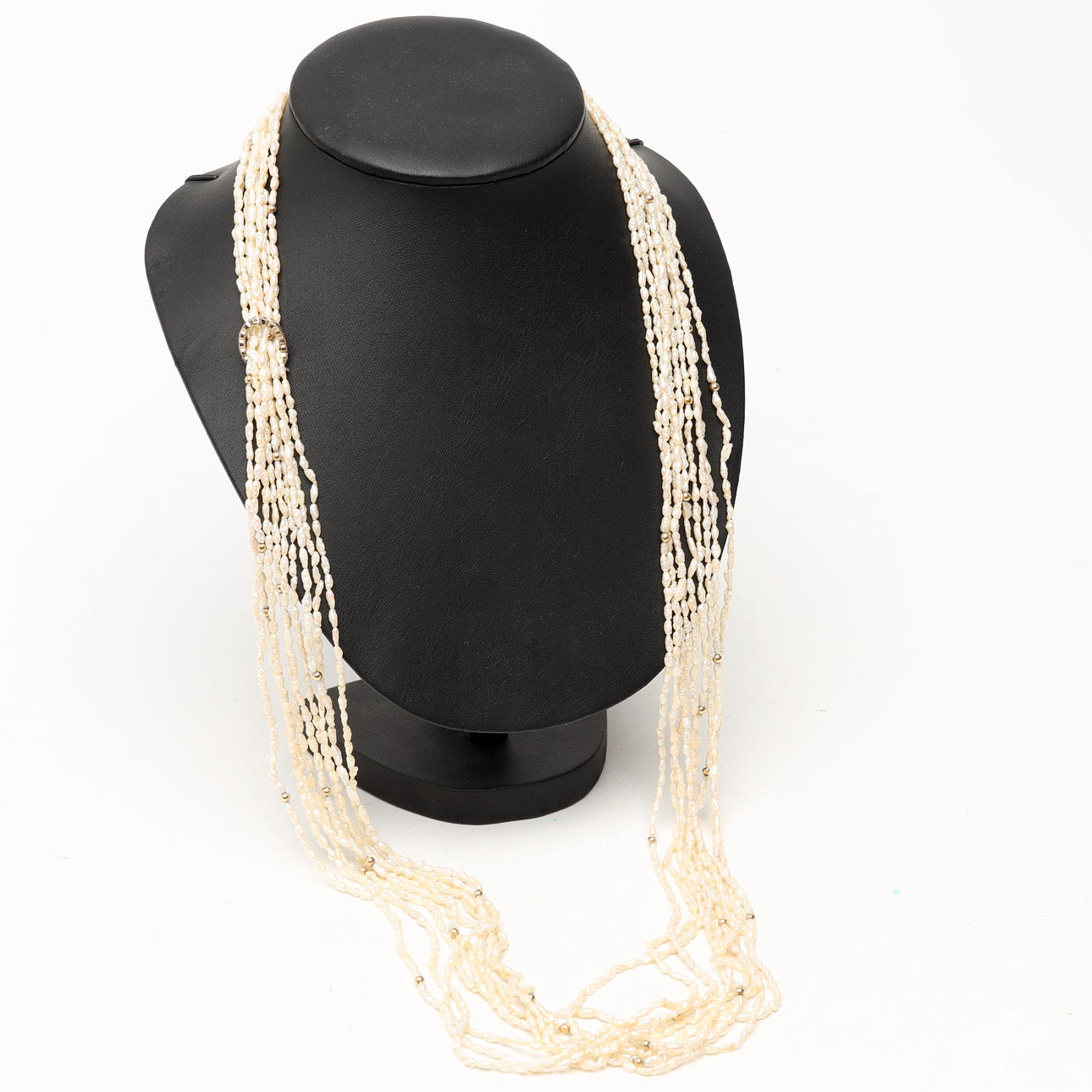 COLLAR, varias hileras de perlas cultivadas.