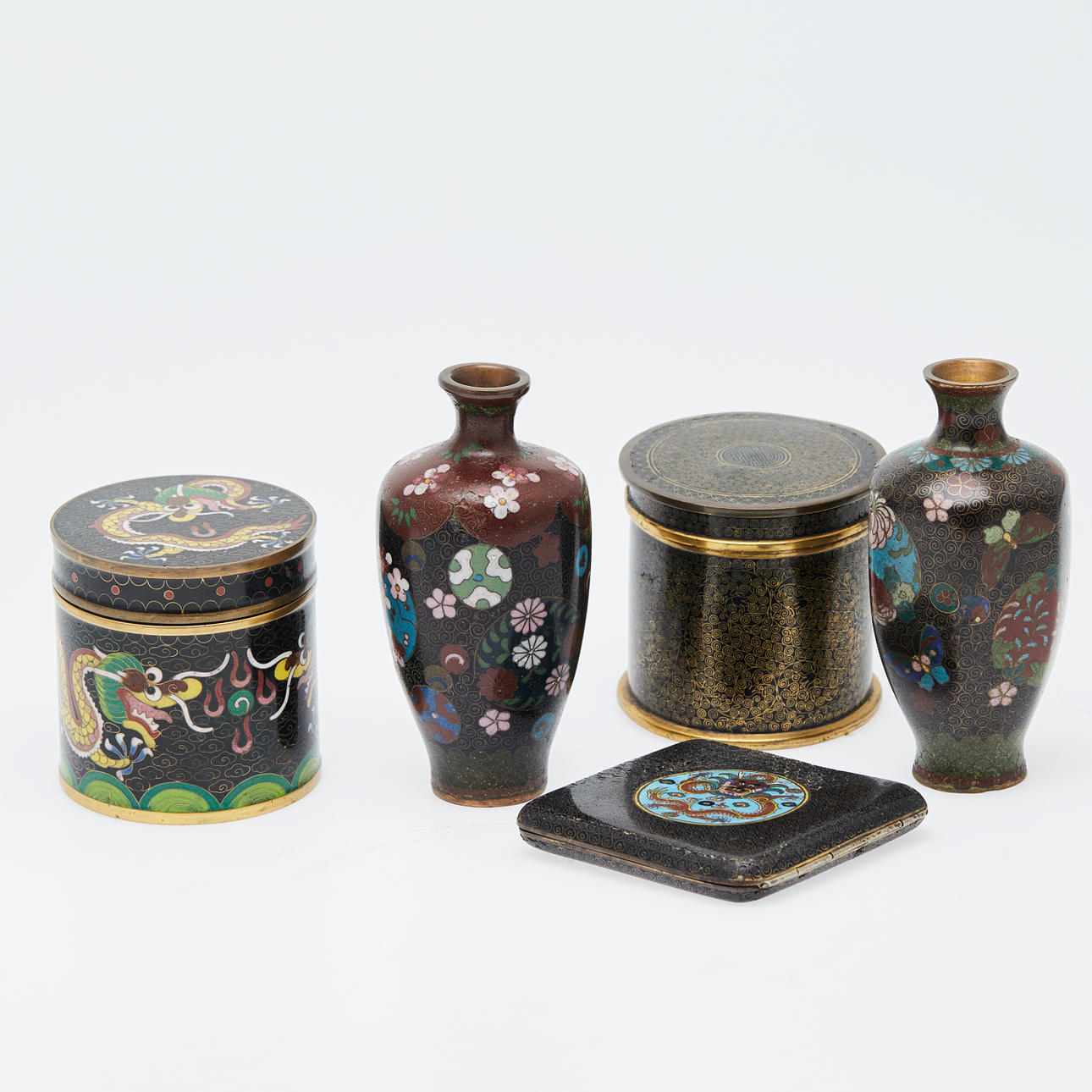 Set Vasen und Etui, Cloisonné, Asien (5).