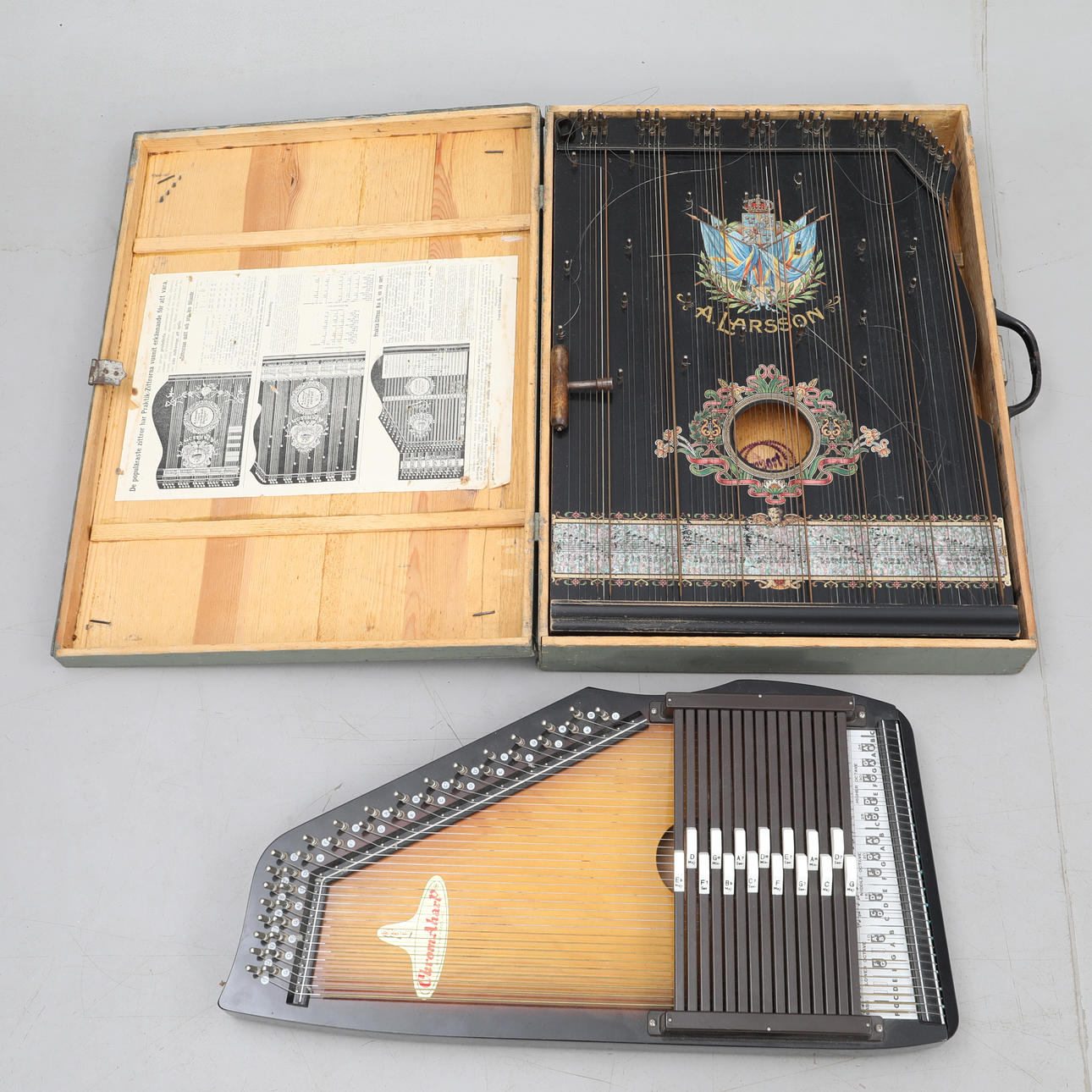 CITTROR, 2 stycken,bl.a. Chrome autoharpa.