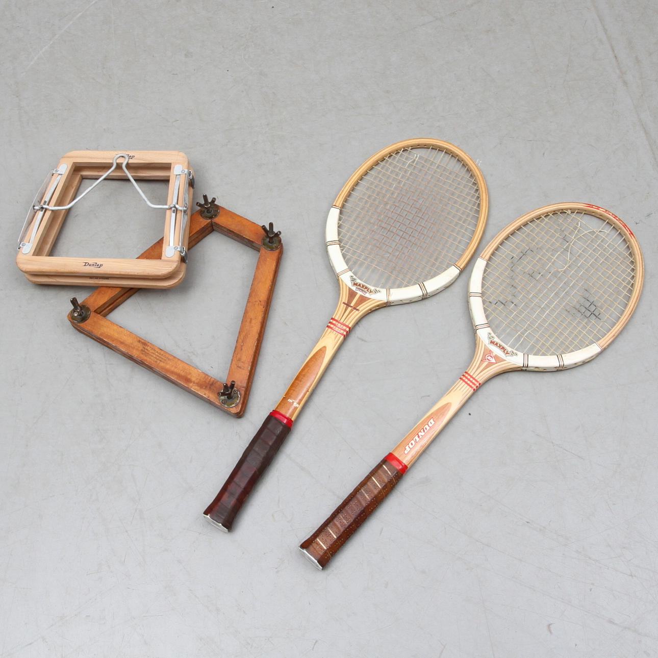 TENNISRACKETAR, 2 st, Dunlop Maxply.