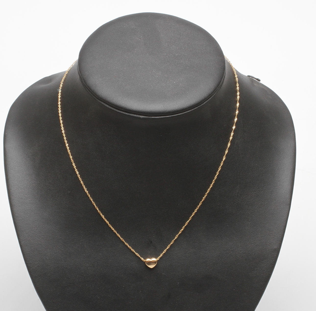 HALSKEDJA MED HÄNGE SAMT ETT PAR ÖRHÄNGEN, 18k guld, vikt ca 2,8 gr.