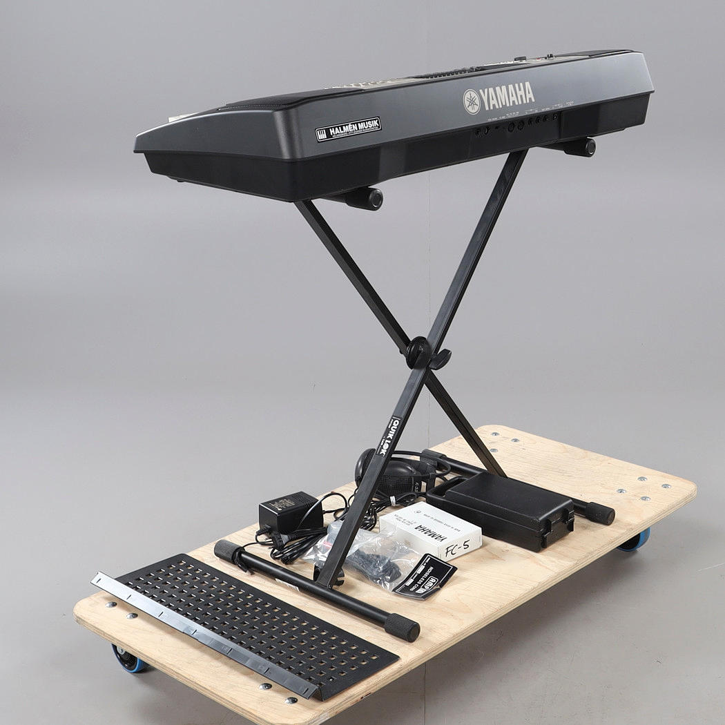 KEYBOARD, Yamaha PSR-740 with stand.