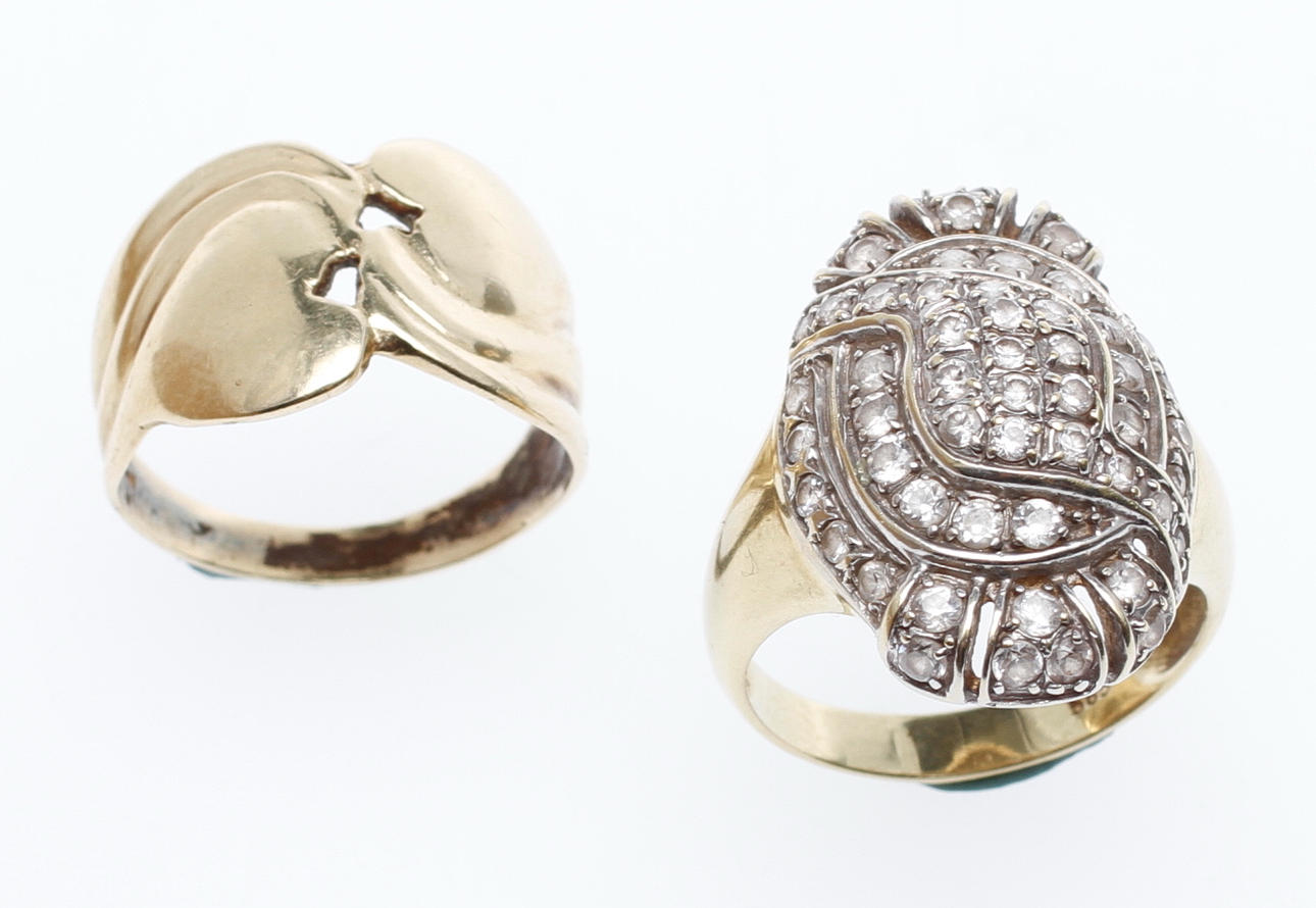RINGAR, 2st, 14k guld, vikt ca 14,2 gram.