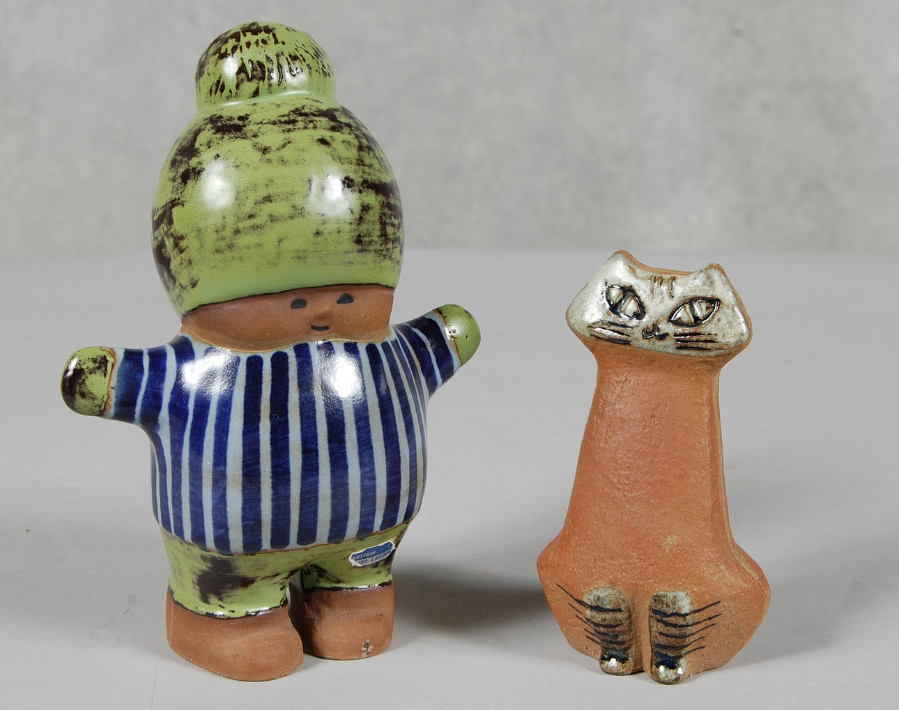 FIGURIN, "Kalle med Katt" stengods, Lisa Larsson, Gustavsberg.