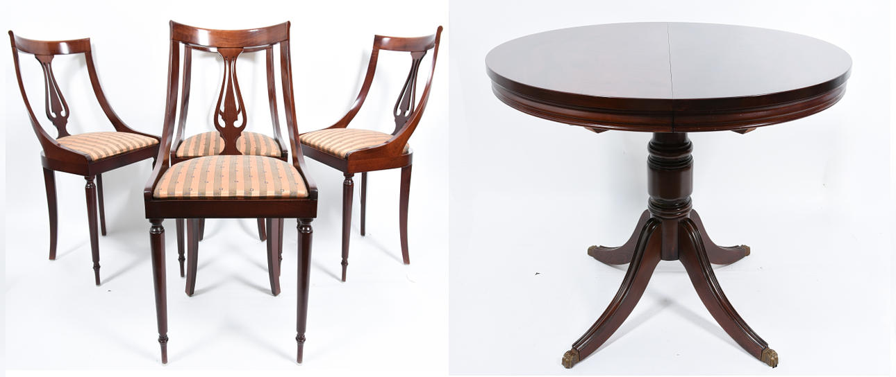 mahogny bord med matchande stolar.