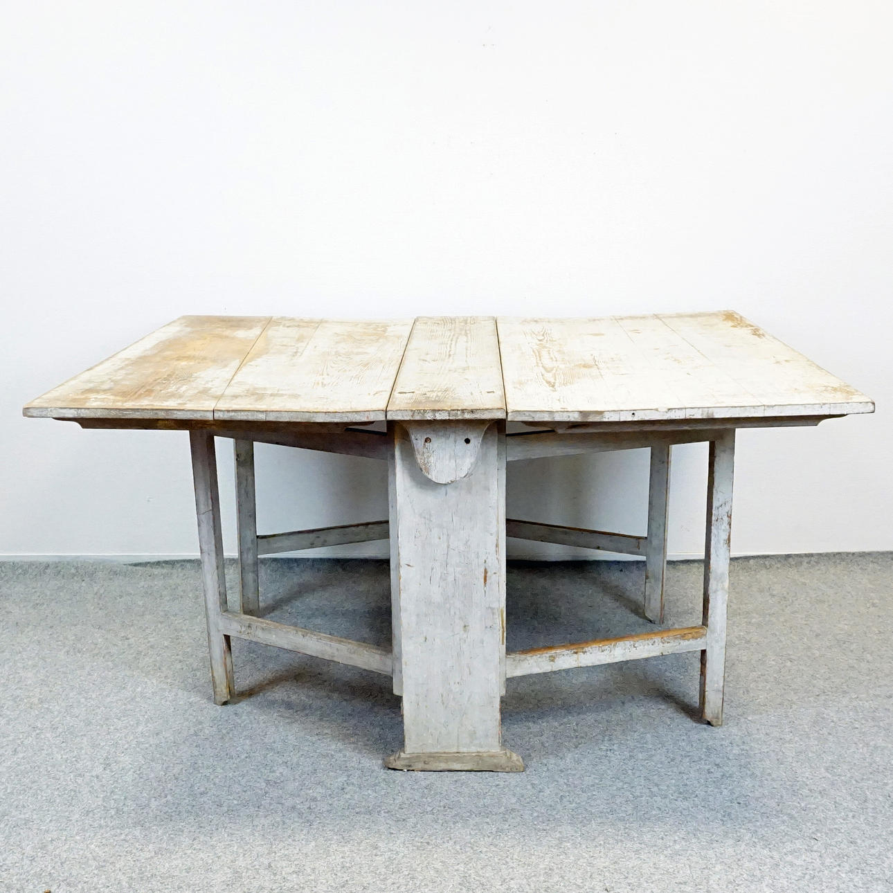 BATTLE TABLE, pine, 19th century.