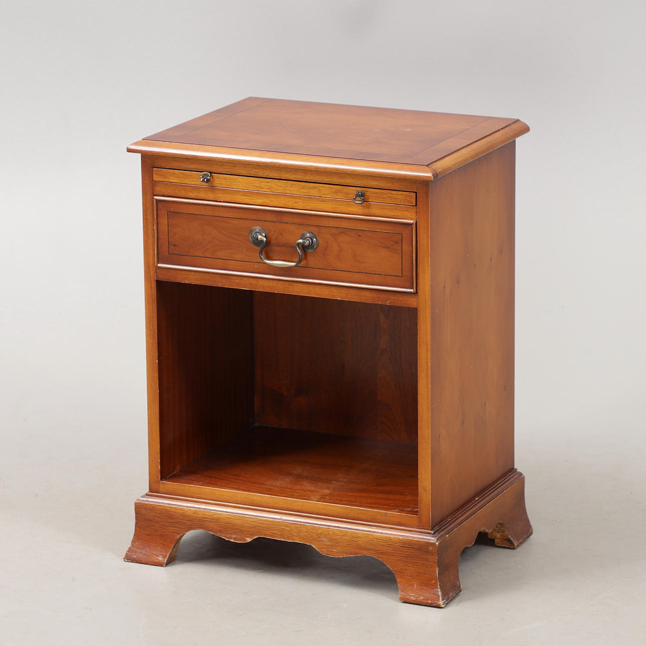 NACHTTISCH, Fichte etc., Bradley, England.