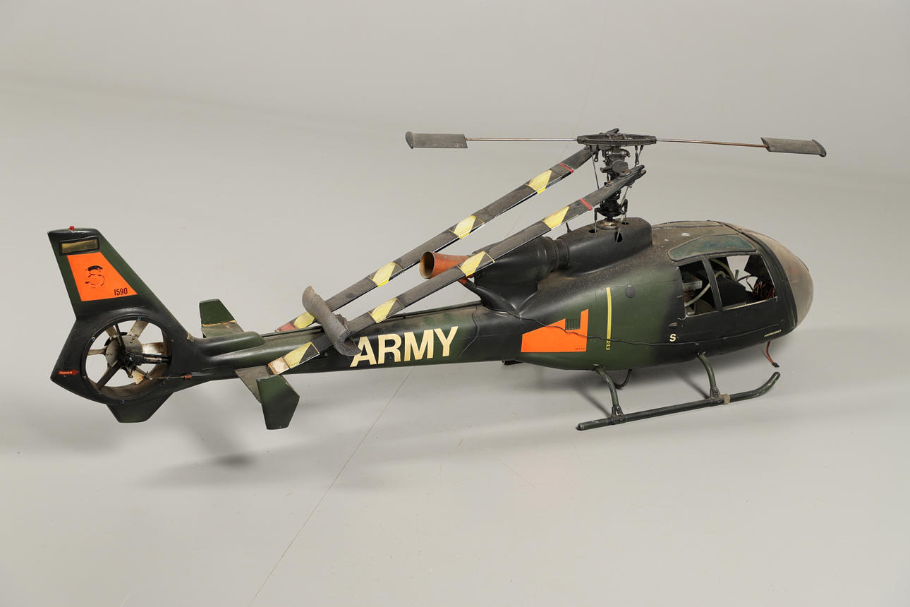 LARGE REMOTE CONTROLLED PETROL ENGINE HELICOPTER GAZELLE WESTLAND