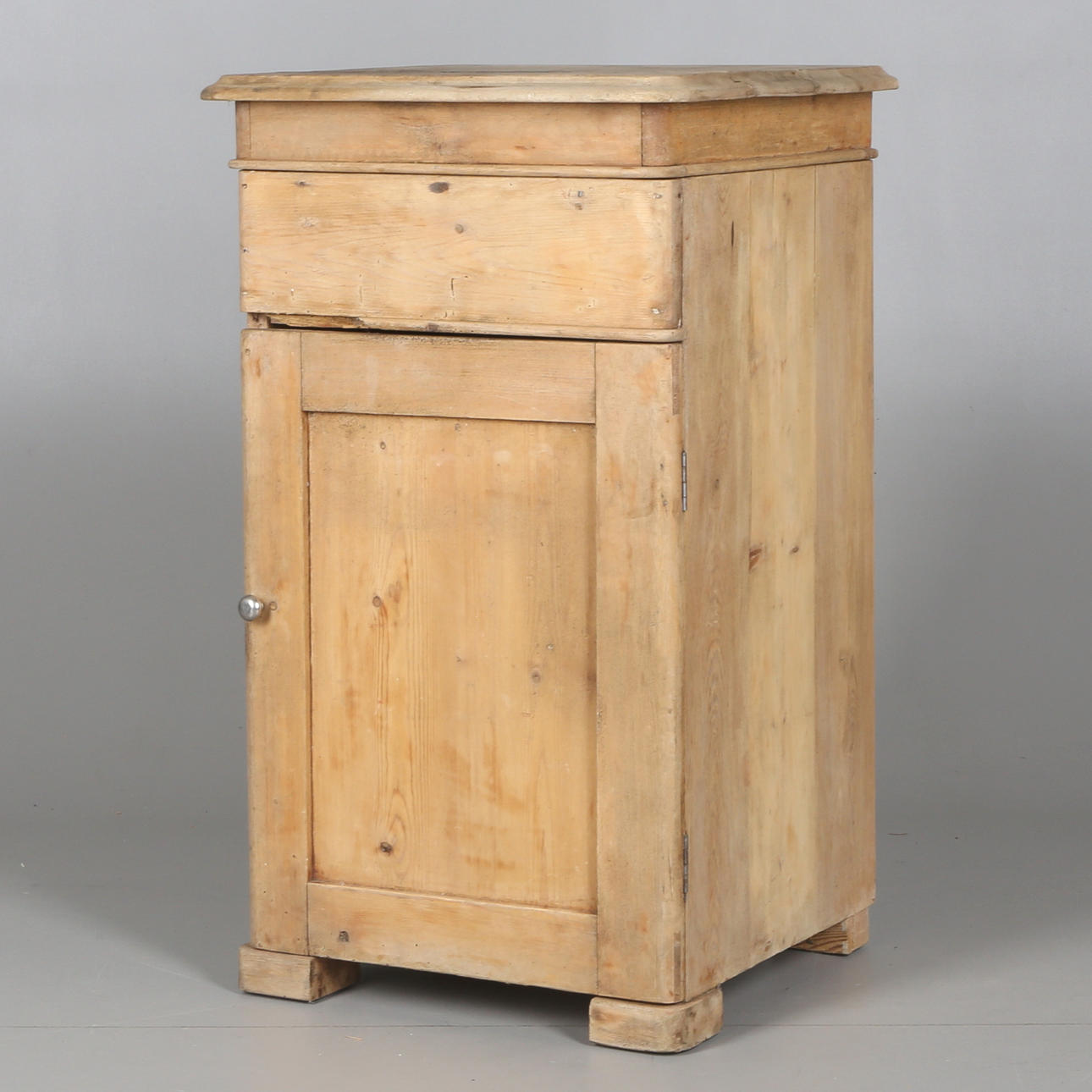 TVÄTTSKÅP, 1800-tal.