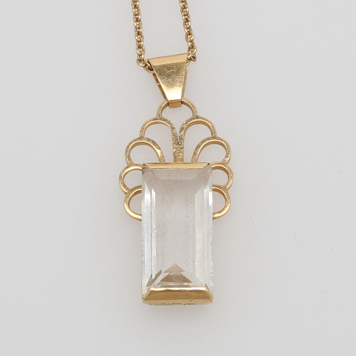 HÄNGSMYCKE och KEDJA, guld 18 K, totalvikt 11,9 gram.