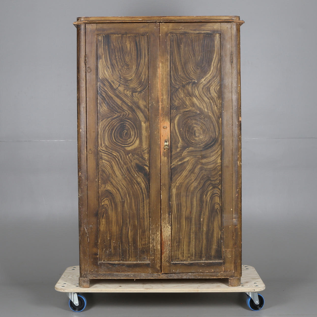 SKÅP, trä, daterat 1906.