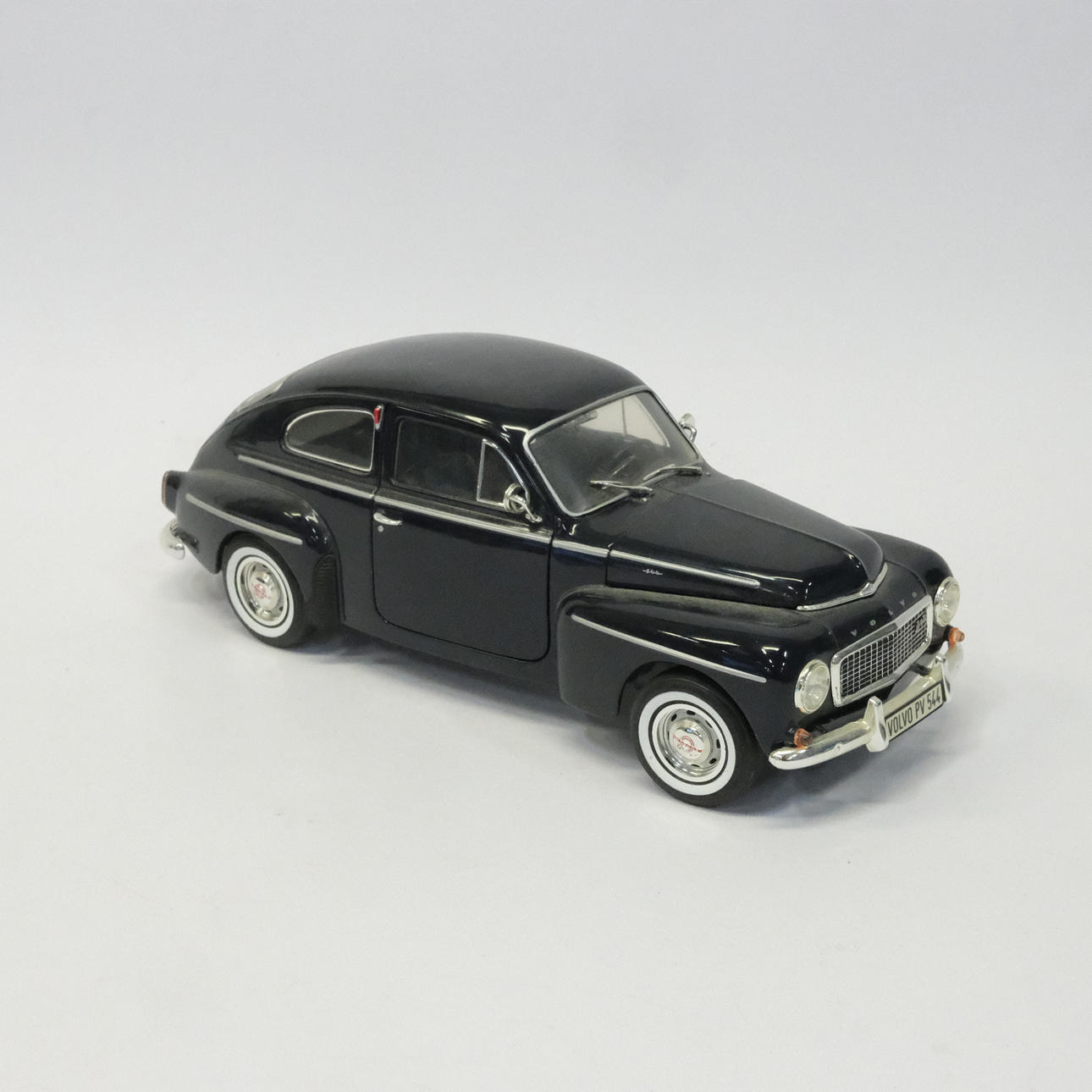 REVELL, TWO MODEL CARS, VOLVO. Toys - Toys - Auctionet