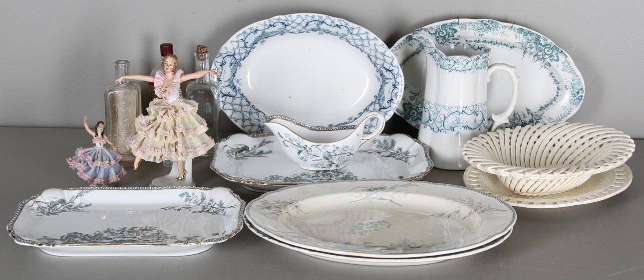 UPPLÄGGNINGSFAT SAMT KANNOR, bland annat wexiö guld och Gustavsberg delft, 18 del.