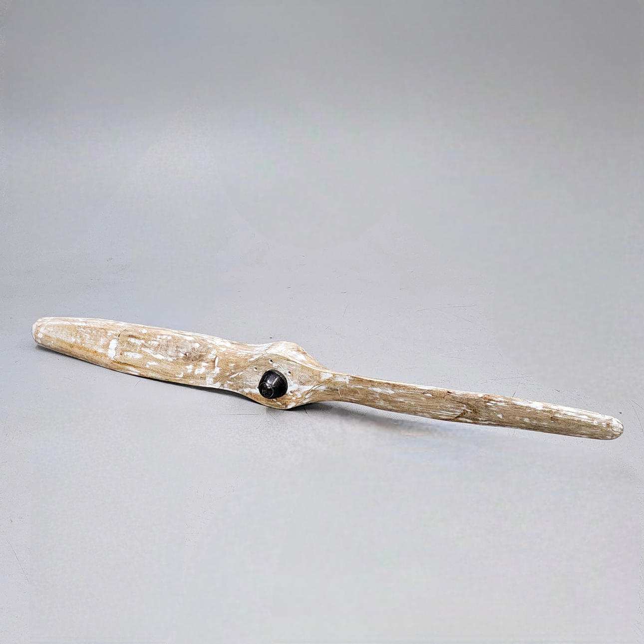 FLUGZEUGPROPELLER AUS HOLZ.