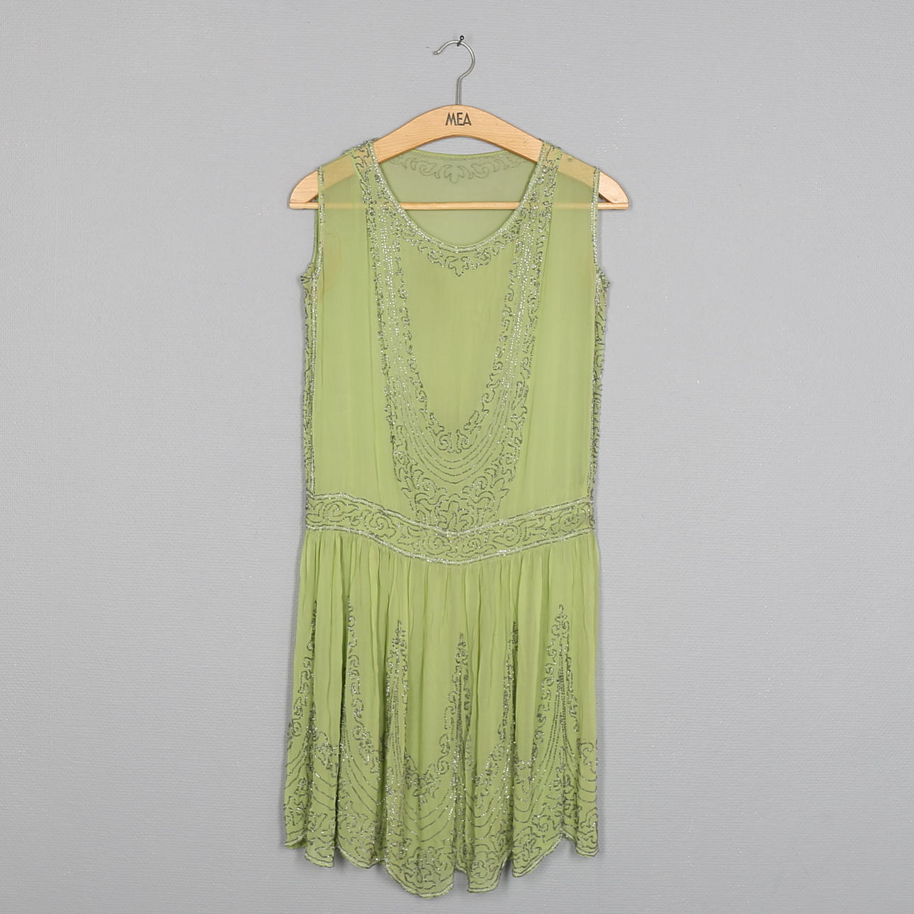 KLÄNNING, chiffong med pärlbroderier, ca storlek 38, 1920-tal.