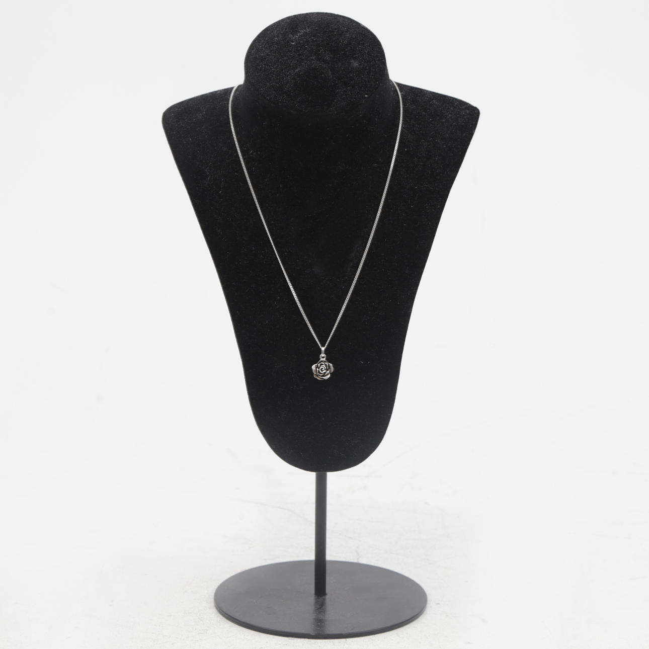 HALSBAND, silver, med "Gotlandsrosen".