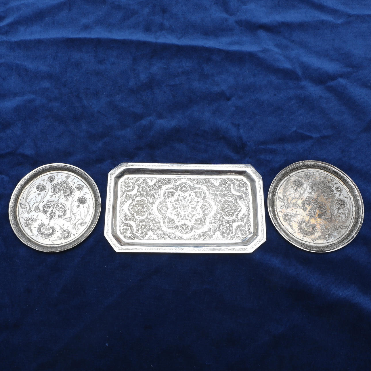 FAT, 2 st samt BRICKA, silver, Iran, vikt ca 150 gram, 1900-tal.