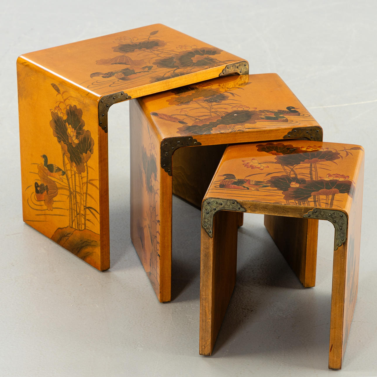 Asian nesting tables, late 20th century. century. Asiatica - Auctionet