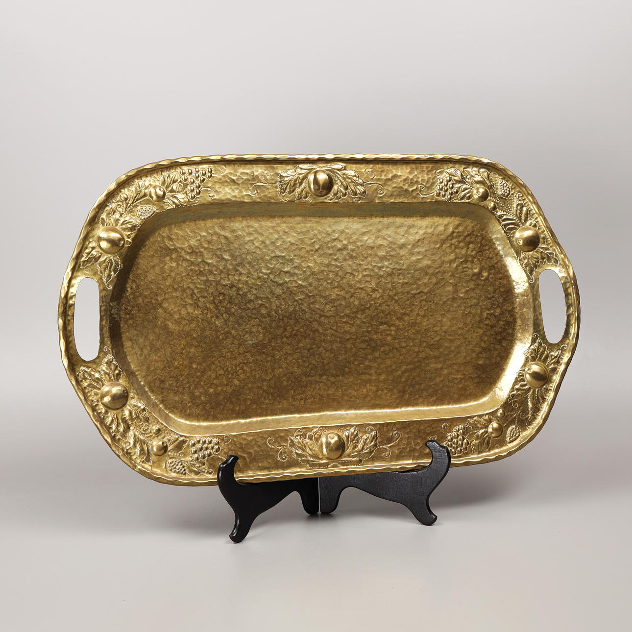 BRICKA, mässing, 1900-talets första hälft.