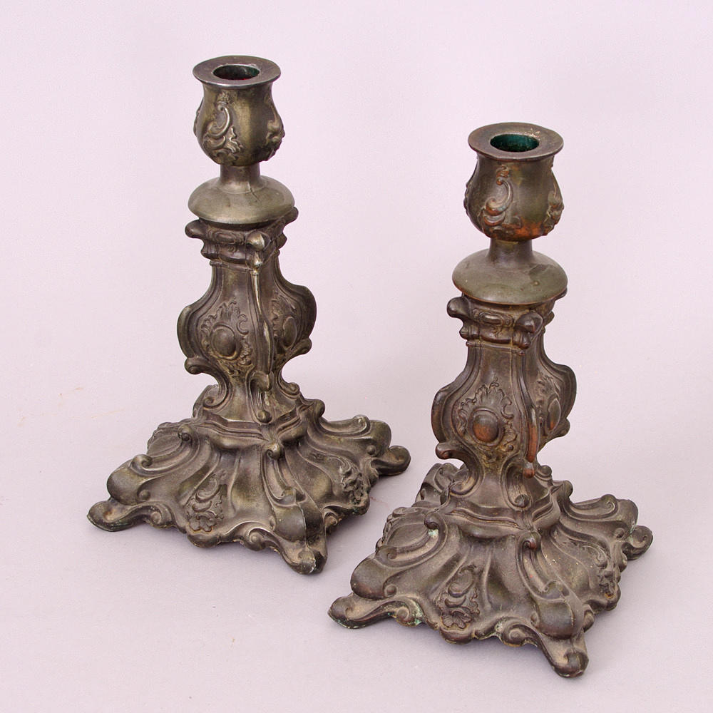 LJUSSTAKAR, 1 par, bronserad metall, barockstil.