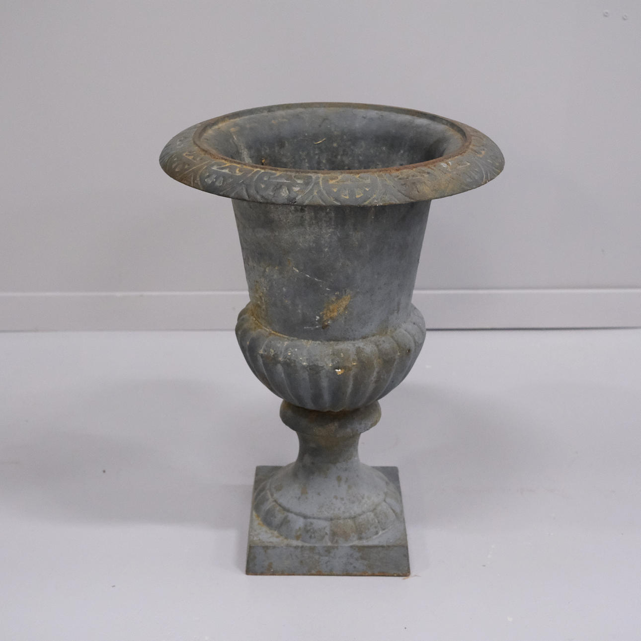 TRÄDGÅRDSURNA, GJUTJÄRN.