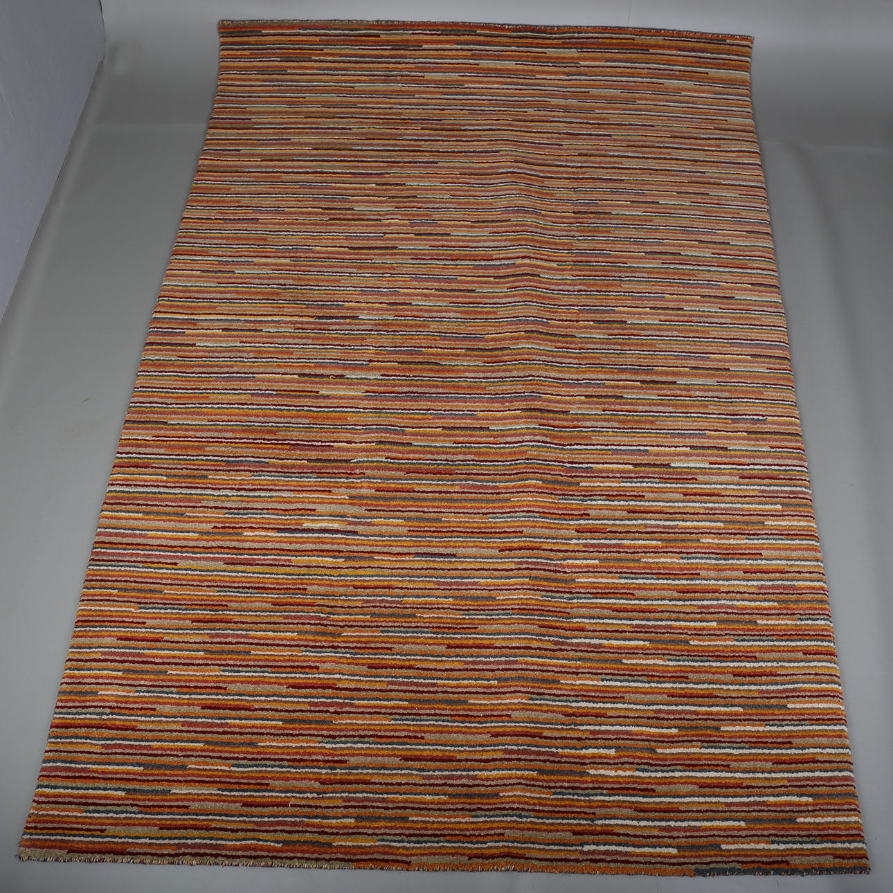 MATTA, kortluggig rya, ull, modern tillverkning, ca 298x200 cm.