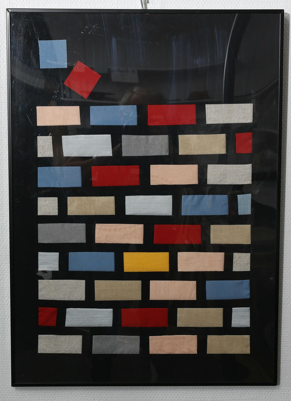 BITTE SCHÖNSTRÖM-SELBMAN. Collage med tyger, "Bricks of life", signerad a tergo.