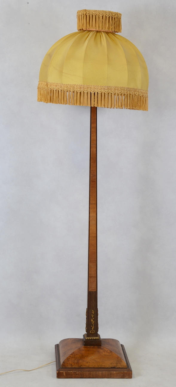 GOLVLAMPA, 1900-talets första hälft.