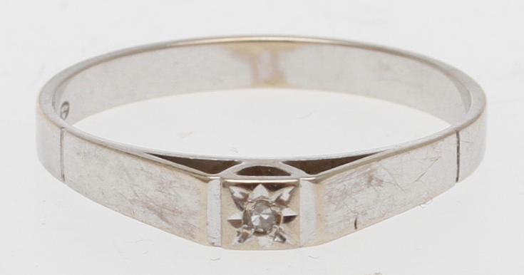 RING, 18k guld, vikt ca 1,9 gram.
