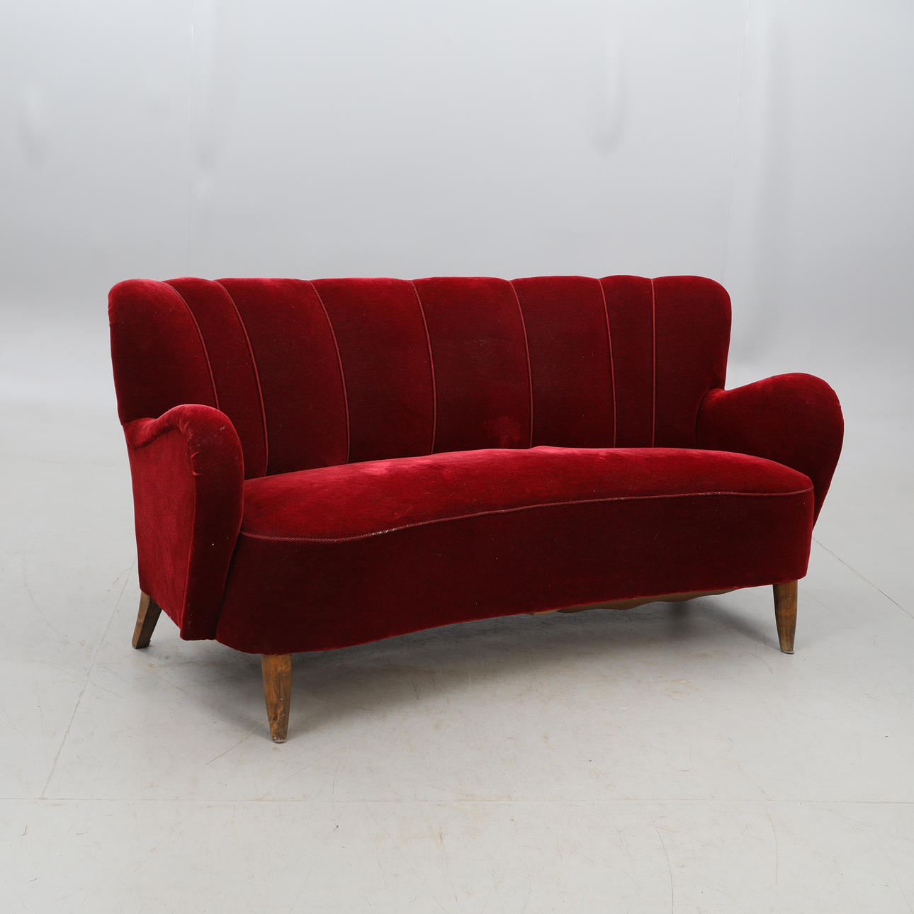 SOFFA, klädd i sammet. Möbler - Soffor & Sittgrupper - Auctionet
