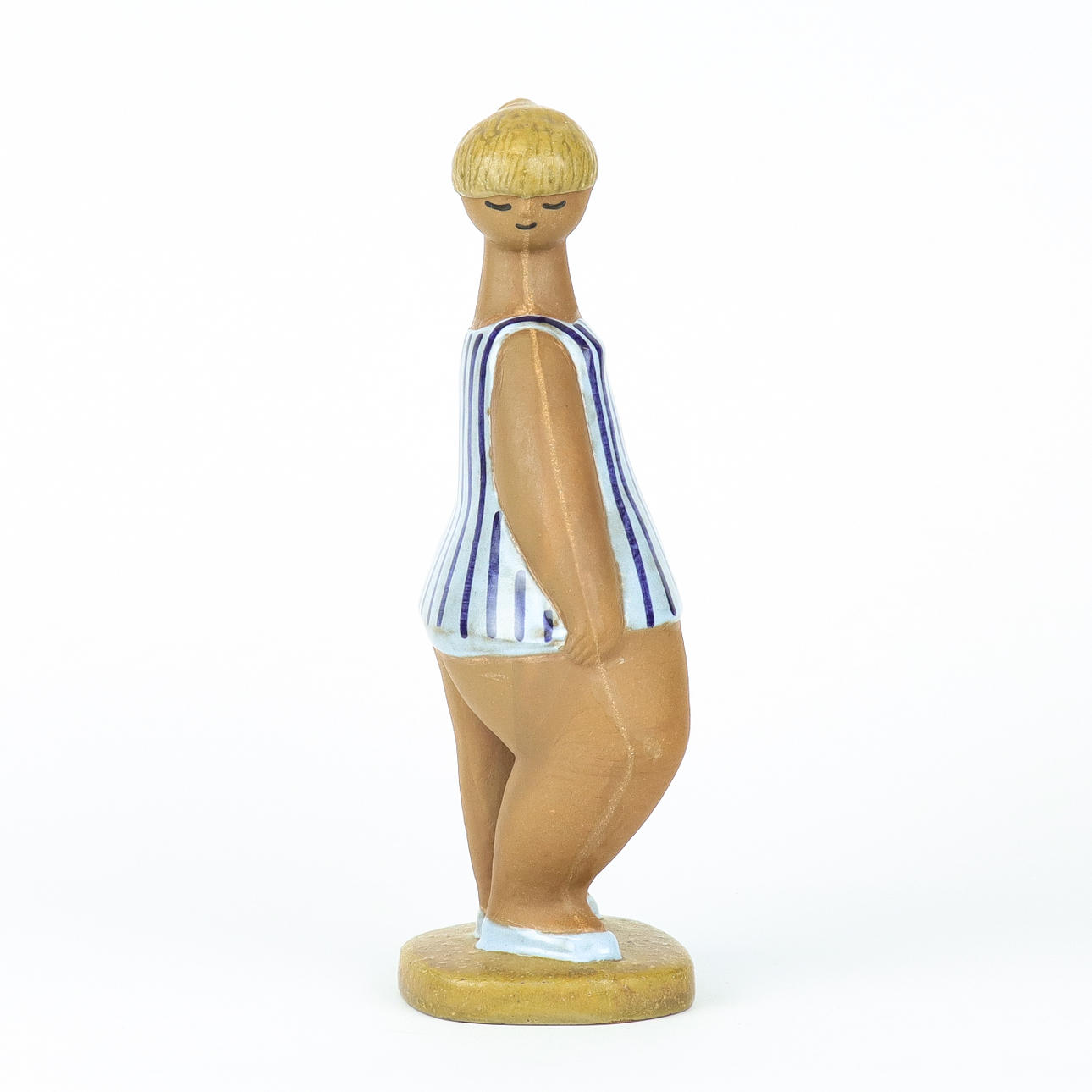 LISA LARSON. The figurine, 