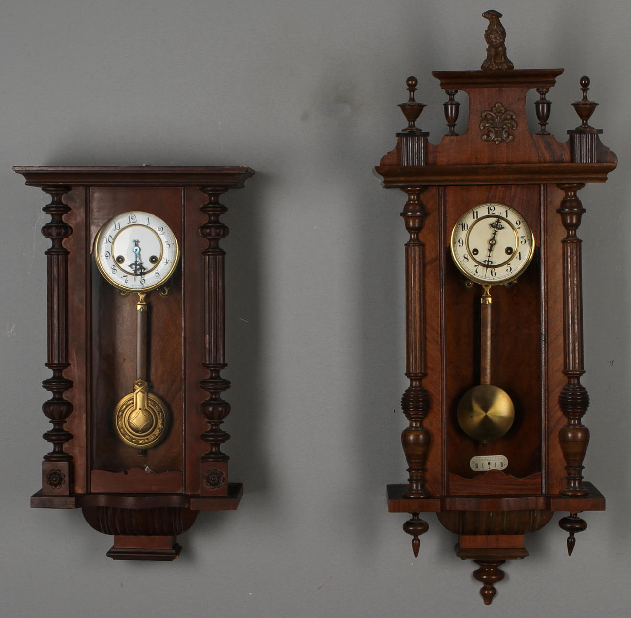 VÄGGUR 2 st, bland annat Junghans. 1900-tal.