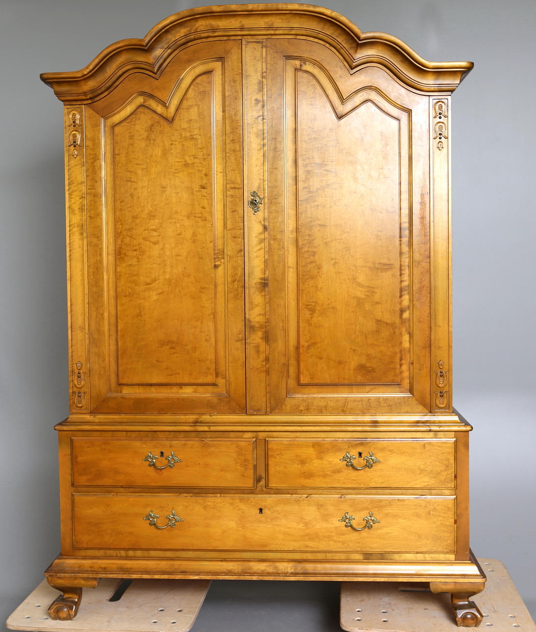 SALSKÅP, rokokostil, 1930-tal.